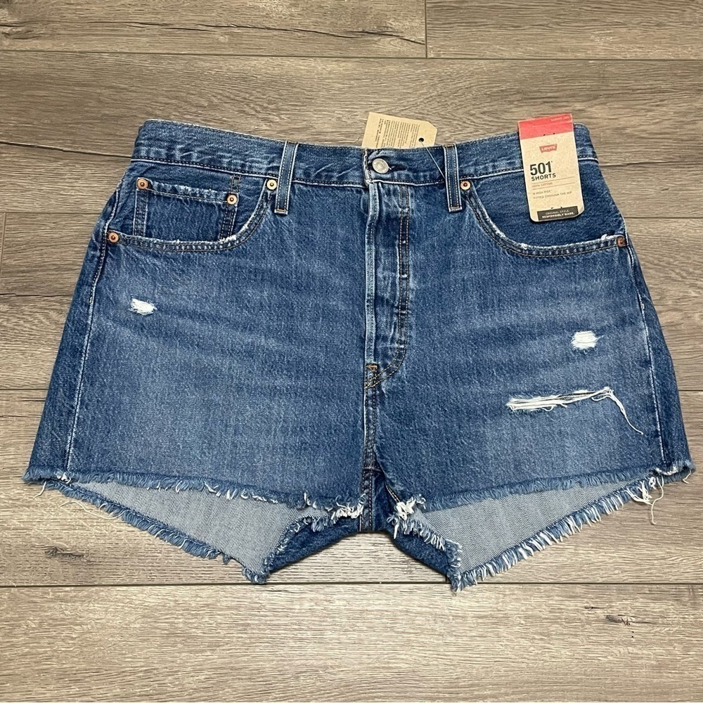 Levi's Destroyed 501 Short in Sansome Muse Women's Denim Jeans Cotton Sz 33 NWT - Picture 2 of 10